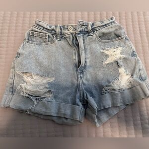 Hollister Curvy Ultra High-Rise Mom Shorts